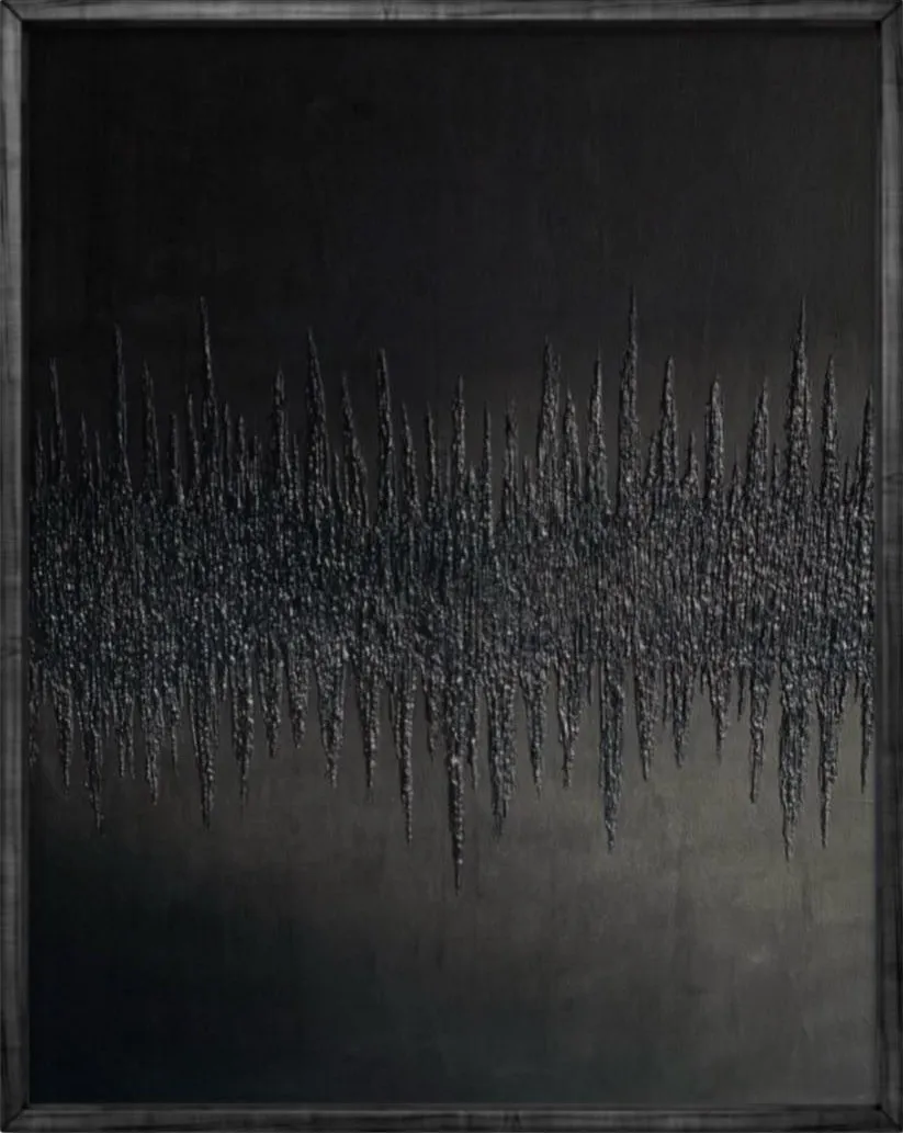 Onda de relieve negro sobre fondo negro, como una vibración de sonido